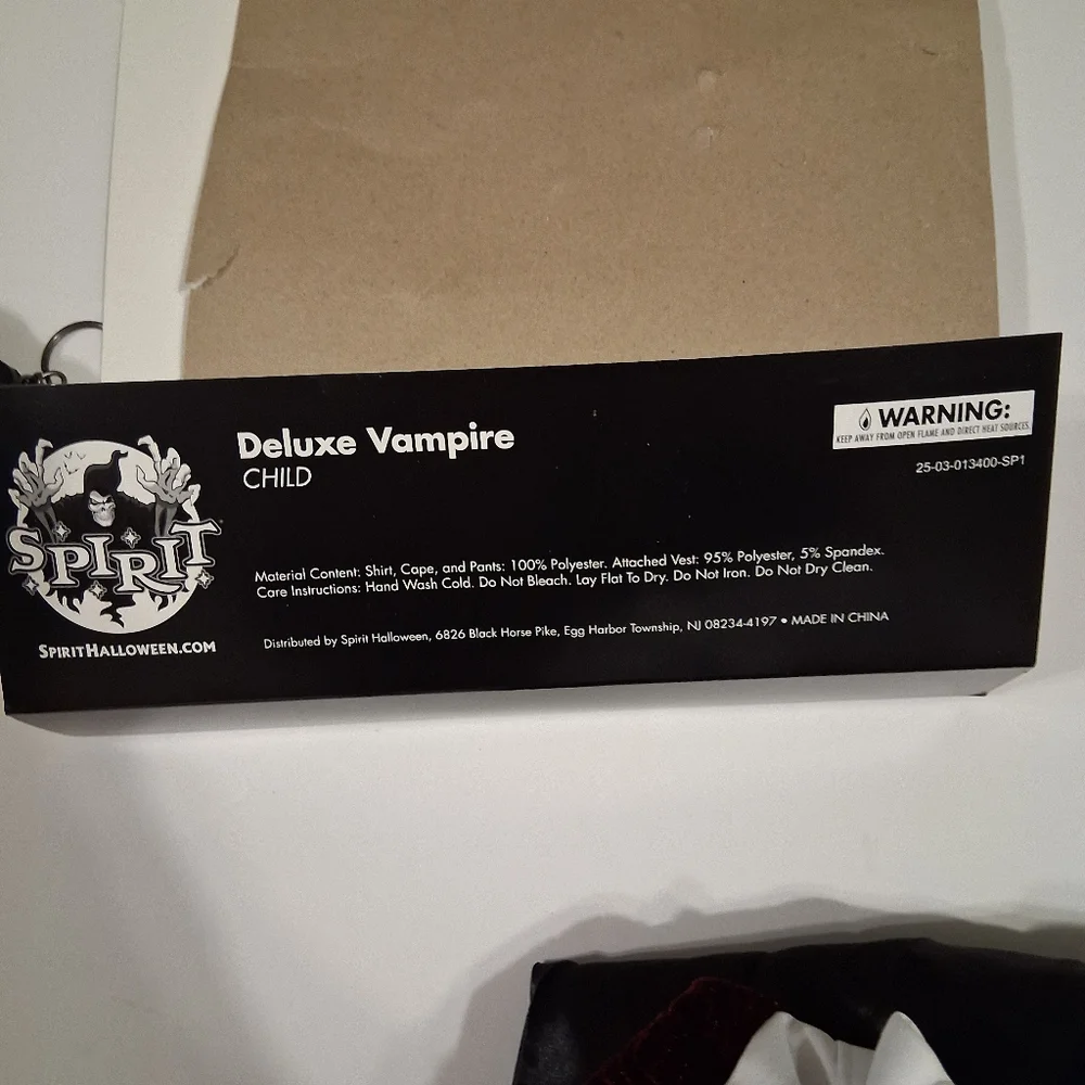 Spirit Child Medium 8-10 Deluke Vampire Halloween Costume - Picture 13 of 16